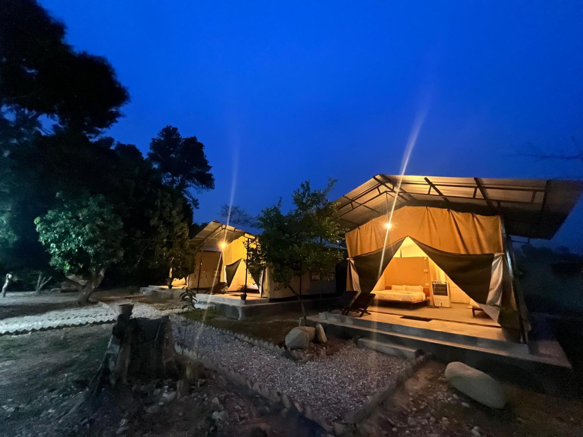 Hotel Tharu Garden And Beer Bar Chitwan Exterior photo